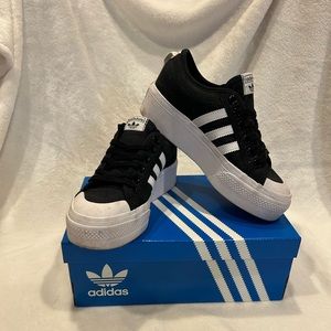 Platform Adidas sneaker